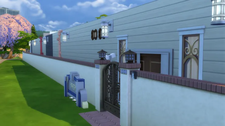 學校的後門，平時很清靜。