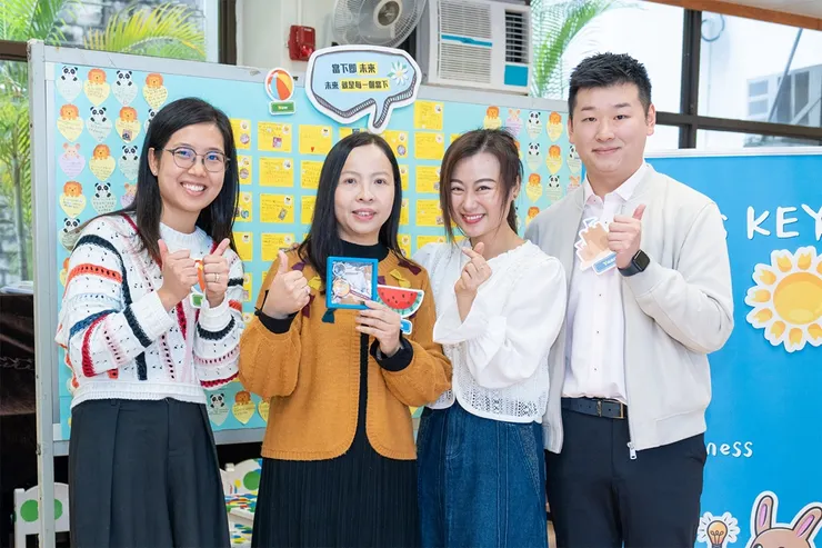 林淑芳校長 (左二) 認為這個活動有助學生梳理及整理眾多關於人生的資訊：「學生接收了太多有關生離死別、天災人禍的資訊，心中可能累積了許多有待處理的疑惑。透過活動的層層引導與思考，以助他們釐清思緒，將零散的想法轉化為有系統的知識及智慧。在這個過程中，不正確的觀念被拋棄，正確的觀念則被保留並強化。」