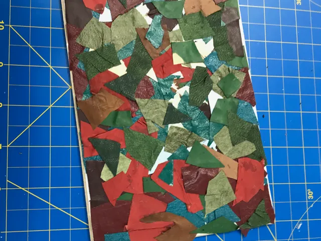 「想寫就寫」的房間內,雜文就如圖中不同顏色的細碎羊皮,合併在一起。