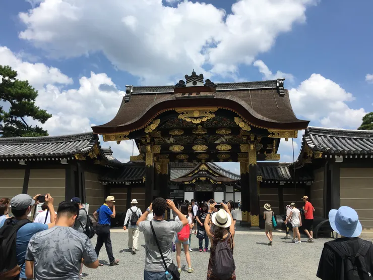 唐門 入口 - 唐破風