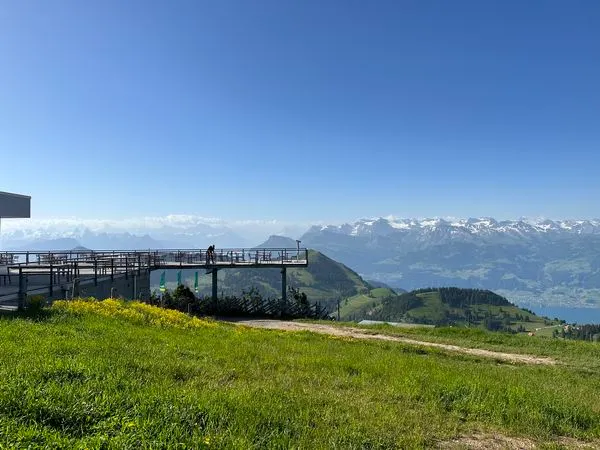 路上的天光日 Tomorrow