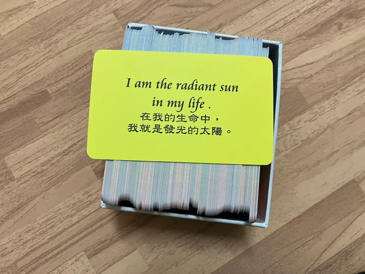 不只是牌都在發光，連內容都在閃閃發光呢！