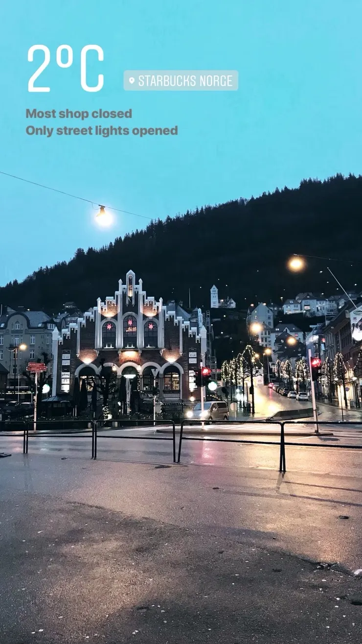 平安夜空蕩蕩沒有開店的挪威街頭 / 隅光攝影