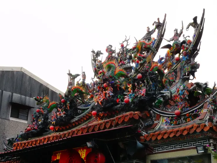 忠孝節義全上屋頂了