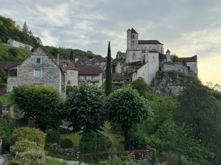 矗立在眼前的教堂