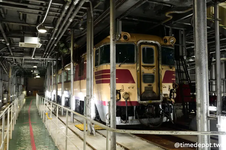 狹窄封閉的船艙內曾載著火車往來本州與北海道之間