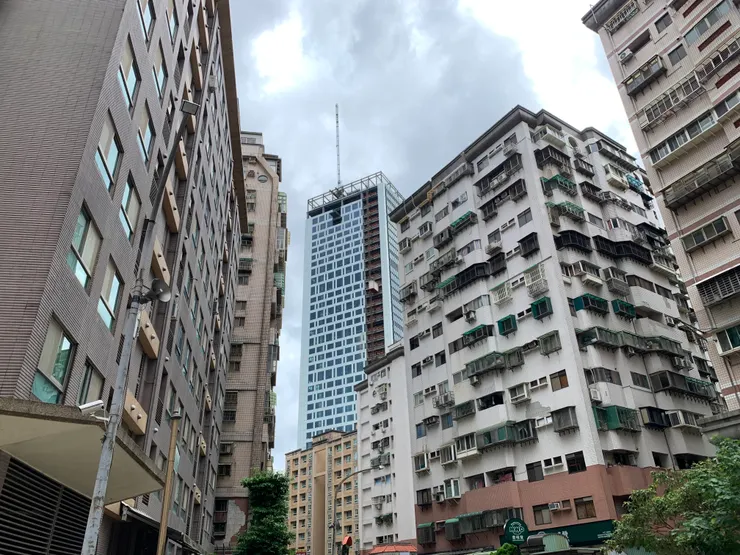 樓棟之間的發現