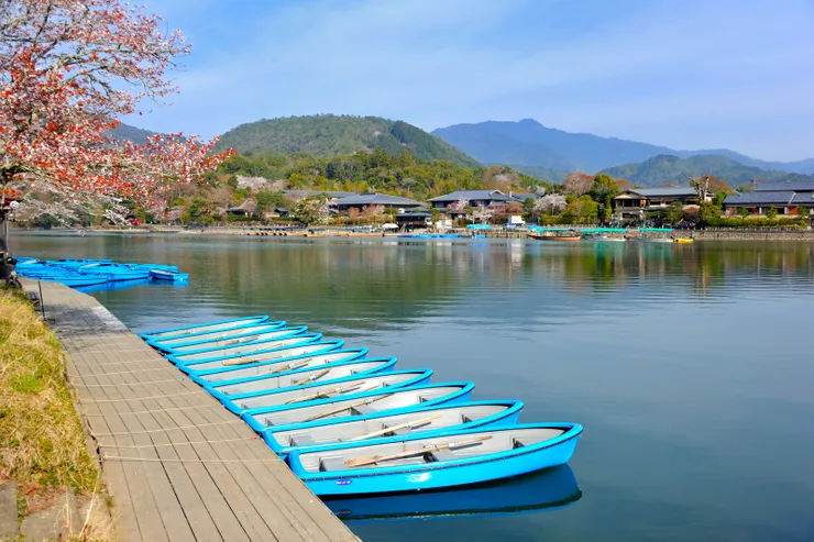 大堰川上的手划船