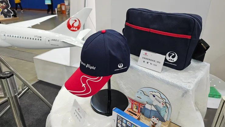 日航帽子和空服員包包!