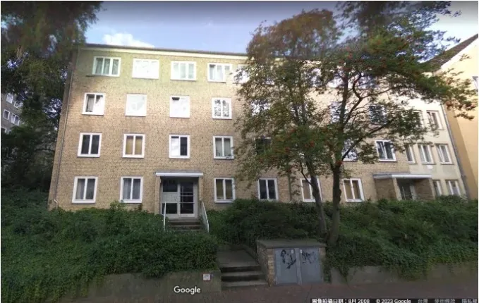 紅排路二號現址,舊有的公寓若在二戰中倖存,如今也早已改建