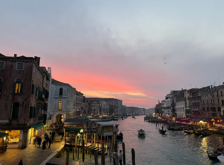 威尼斯的粉色夕陽！