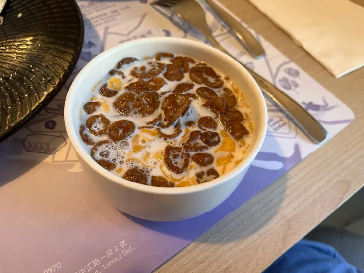 原味+可可玉米片配牛奶喔喔喔。