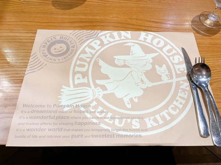 （可愛的女巫餐墊紙）