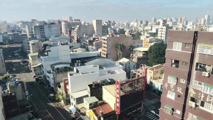 飯店窗邊看出去的台南街景