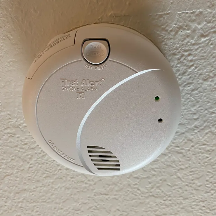 附上警報器本人（結束嗶叫的狀態）