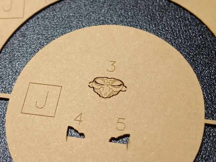 一直很好奇這是如何雕刻上去的