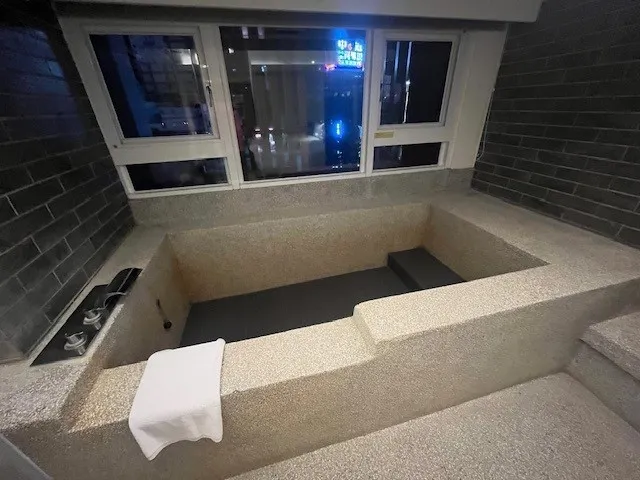 飯店的房間內就可以泡溫泉