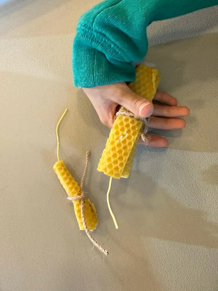 這是課程裡讓孩子製作的蜂蠟！