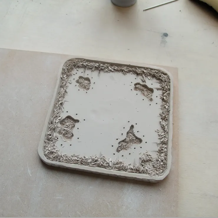 2007 嘗試在瓷土上雕刻和縫紉