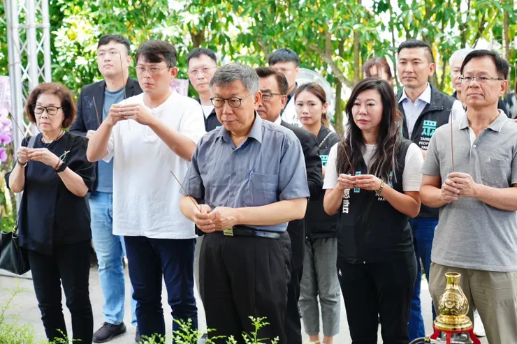 民眾黨眾人弔唁傅母（新聞照片）