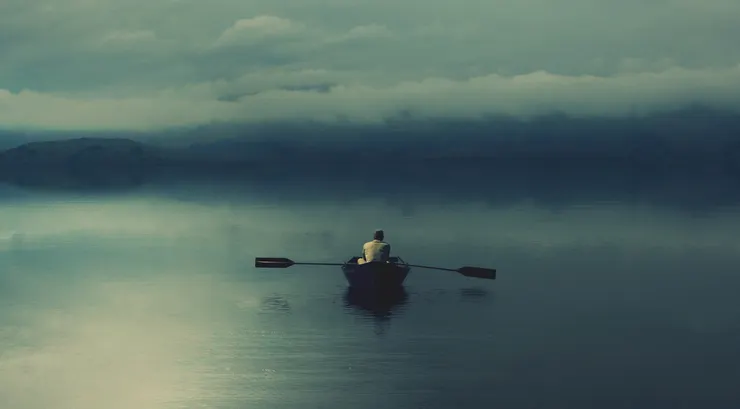 自作聰明卻又戀眷飄渺虛無舞台的人,總會大放厥詞地表示村上春樹人不在日本,是為了避免朋友們鋪天蓋地的連環邀約?嗯,我看了後記,其實這幾年村上都窩在日本寫小說........