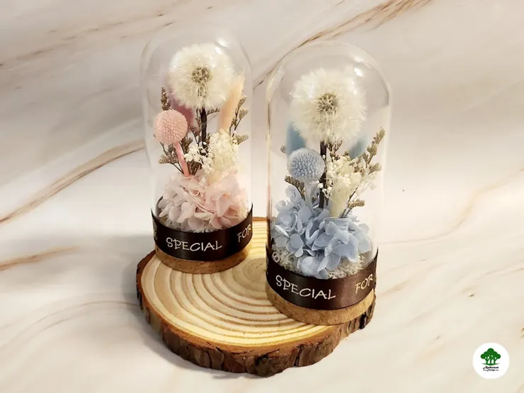 永生玫瑰花材指定日本品牌，成色、花瓣、尺寸比一般的品牌來的更精緻