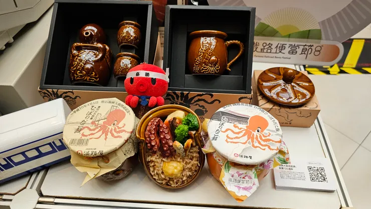 這是日本淡路屋章魚飯便當!
