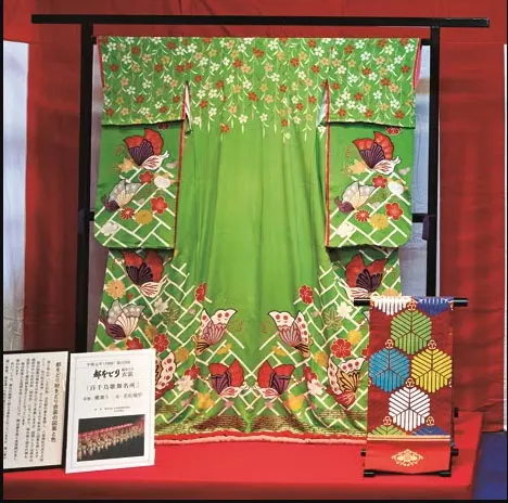 1989年的大會舞服裝，是充滿春日氣息的鮮綠色