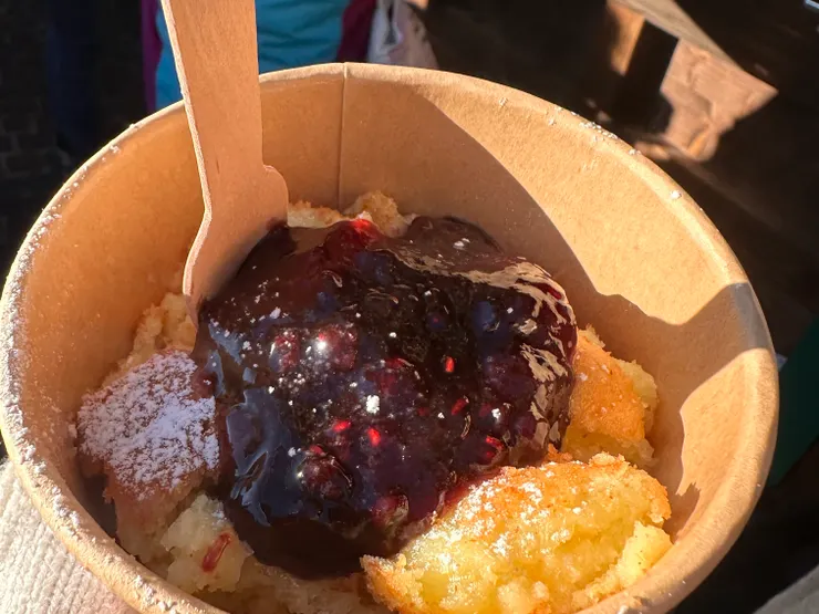 聖誕市集的點心：鬆餅+果醬