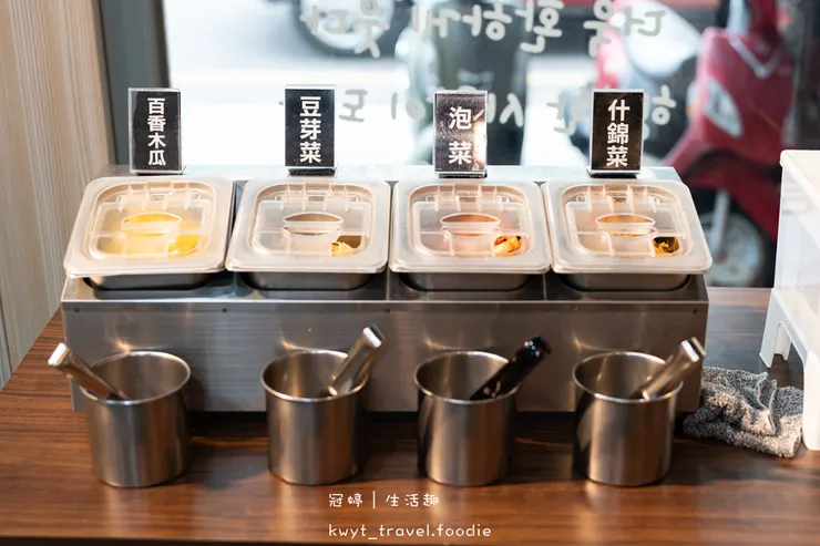 [安平平通路美食]庫霸豬肉湯飯，隱身平通路的道地馬鈴薯龍骨湯，道地韓式小菜無限量供應，安平午餐晚餐推薦，最新菜單