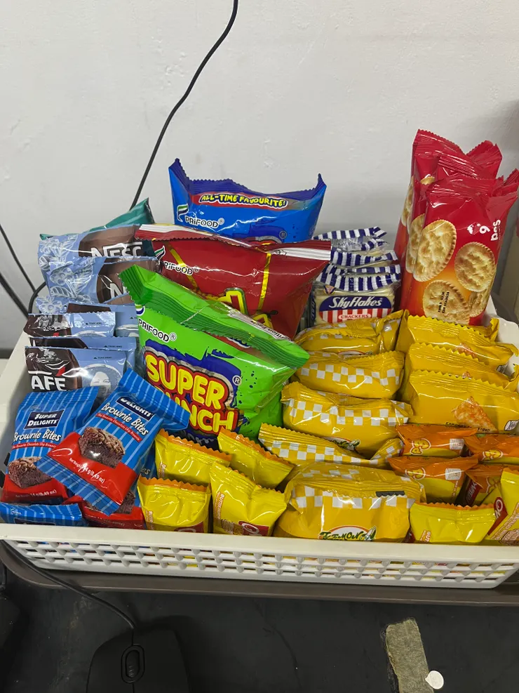 辦公室的零食區補貨了！好開心😆這算是小確幸嗎哈哈