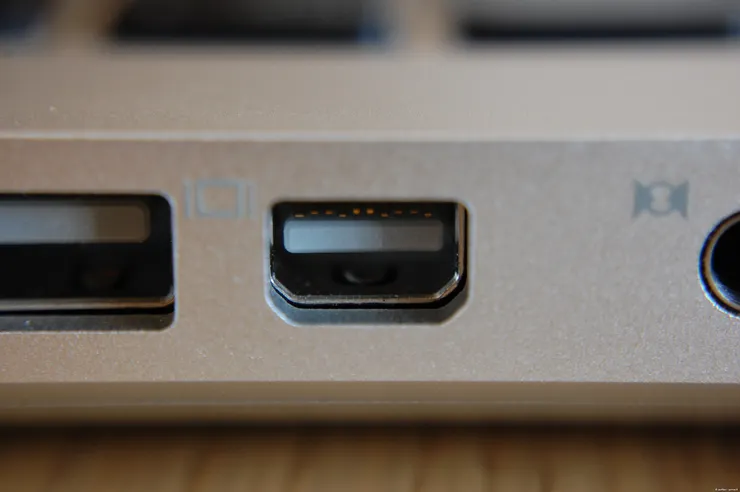 Apple Macbook Air 的 Mini DisplayPort