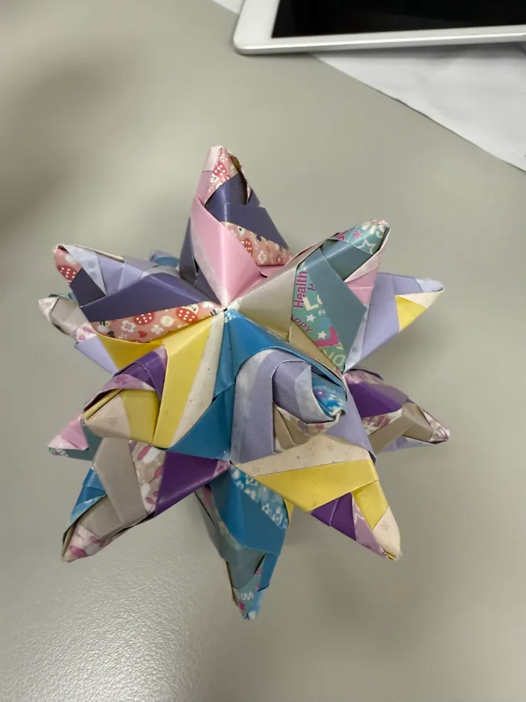 2026/02/04 桌上多一顆刺刺球