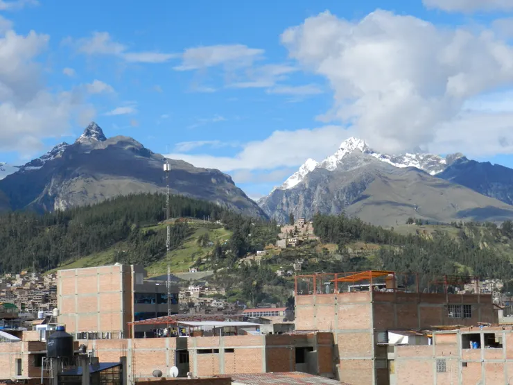 群山環繞的瓦拉斯Huaraz