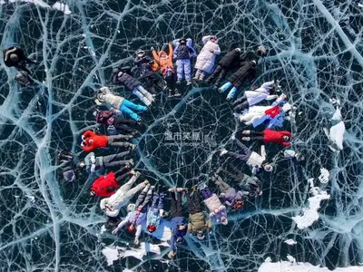 俄羅斯｜想像一下，在巨大的宋代哥窯冰裂紋上飛空拍