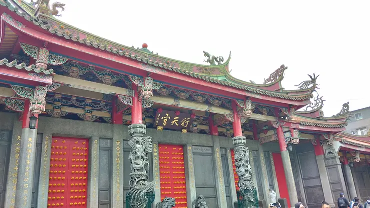 行天宮大殿正門