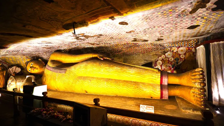 閃閃發亮的睡佛