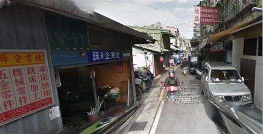 興城街位於台北舊城城北區，後火車站一帶，整條街區販售機械相關的原料、零件、與加工服務，是台北市工業的起源地，也是我大學時期，喜歡來逛街的地方。