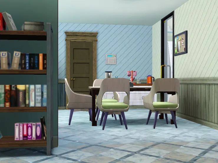 經過客廳便能來到屋後方。