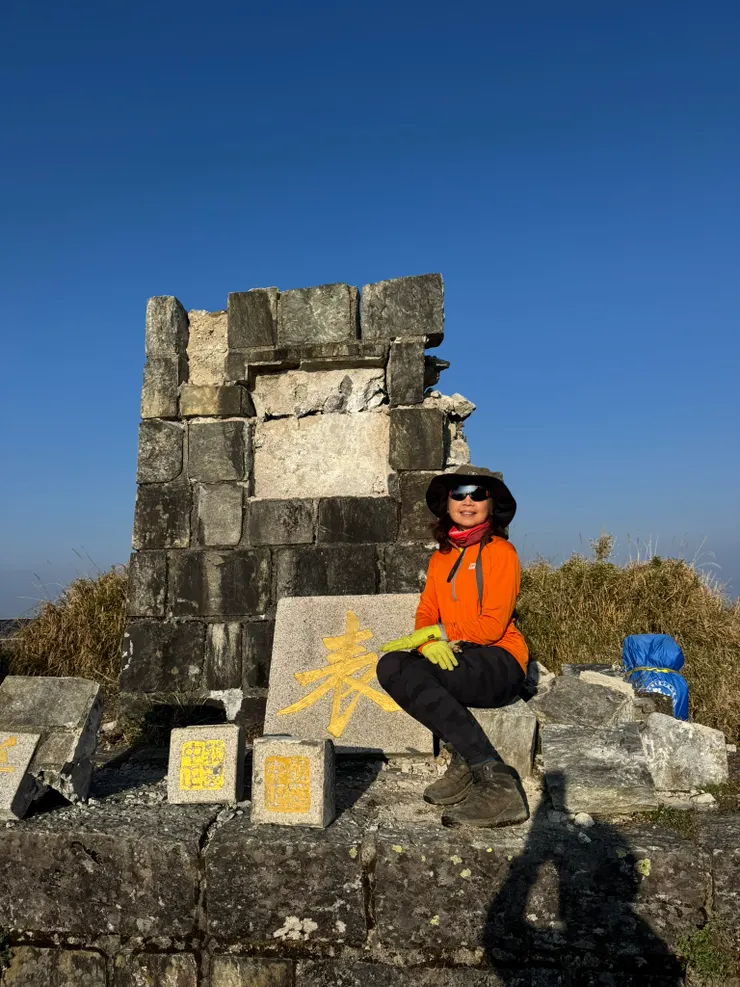 雖是斷垣，但也見證大自然的力量！