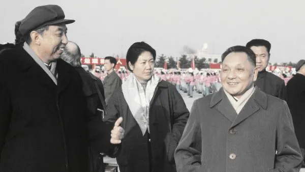 華國鋒與鄧小平  圖片來源： AFP via Getty Images