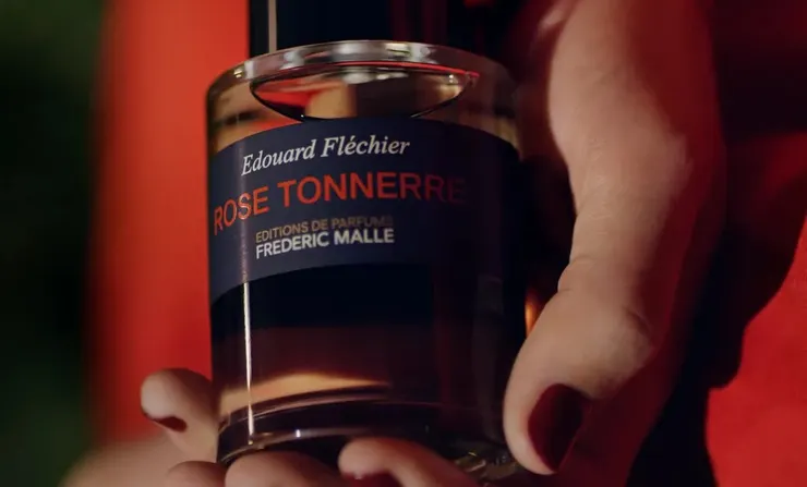 一輪玫瑰UNE ROSE 已經更名為 ROSE TONNERRE 夜色玫瑰