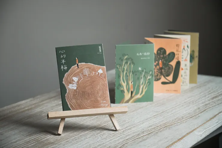 《心的年輪》已於4月25日數位發行，音樂概念實體明信片將於5月9日正式發行。