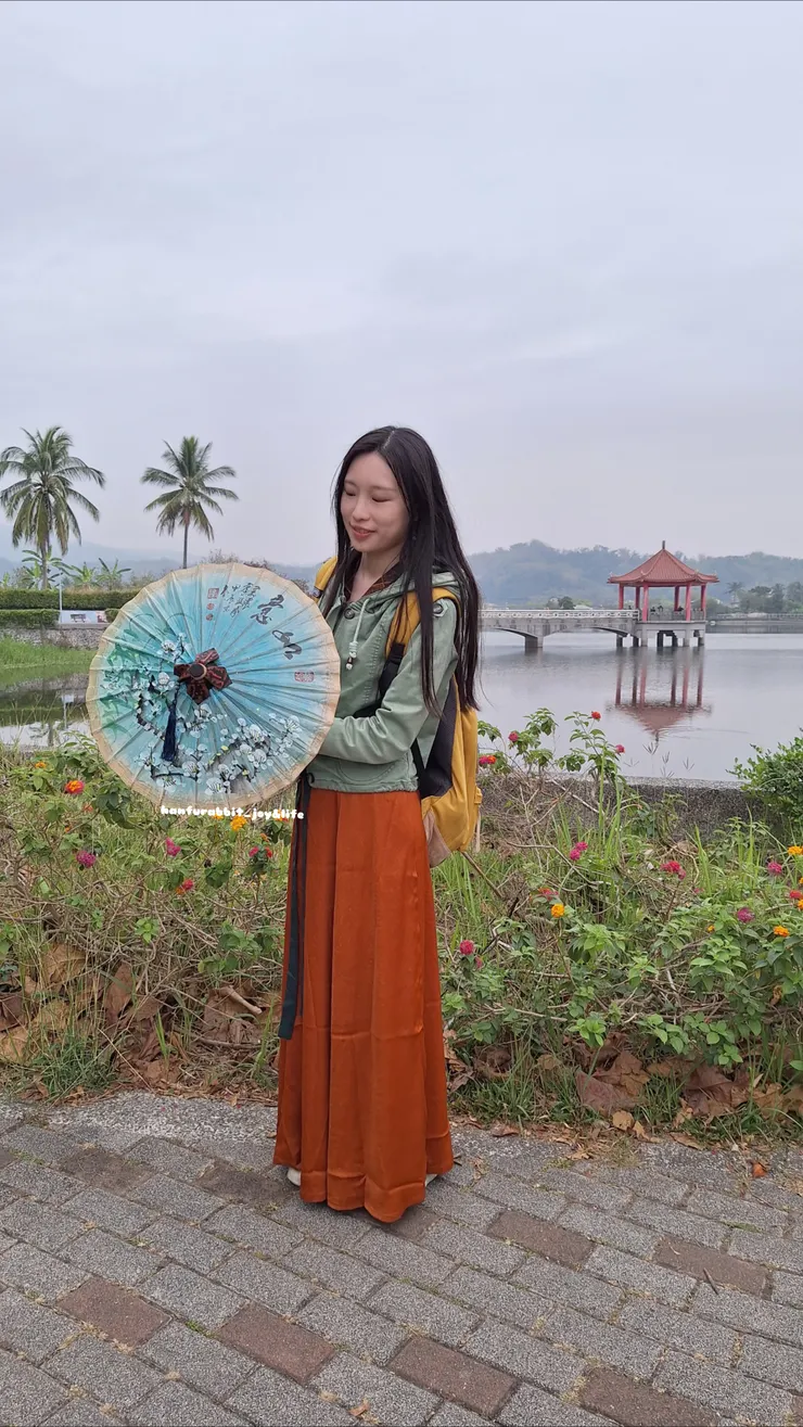 在美濃湖旁拍的