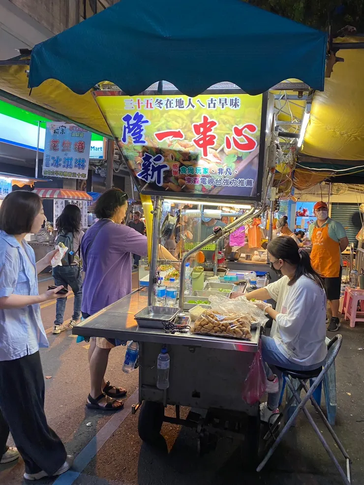 只是去羅東夜市逛逛，還是忍不住帶些在地小吃回民宿