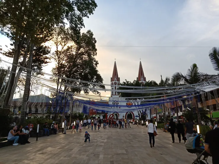 哥倫比亞幾乎每個公園都有教堂，每個教堂都不盡相同。