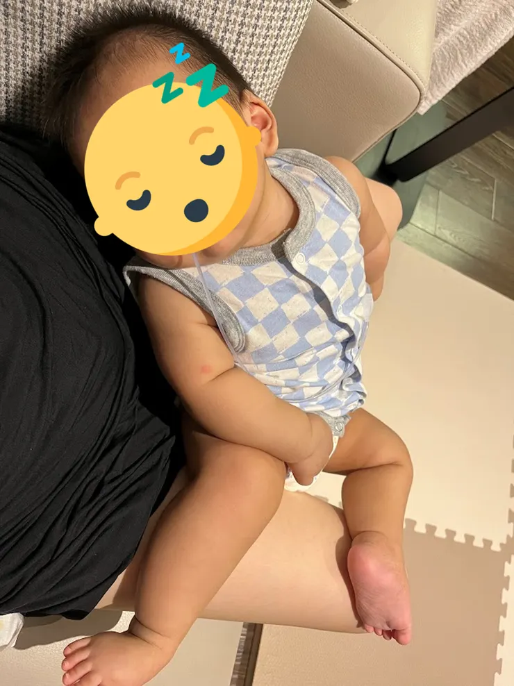 睡覺時是孩子手腳最放鬆的時候