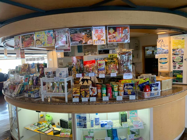 也有零食販賣店。