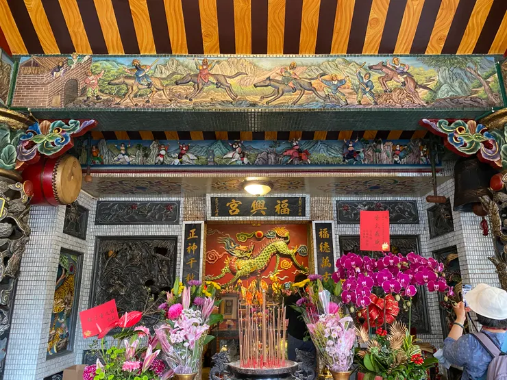 歷史建築景美福興宮，是地方信仰中心