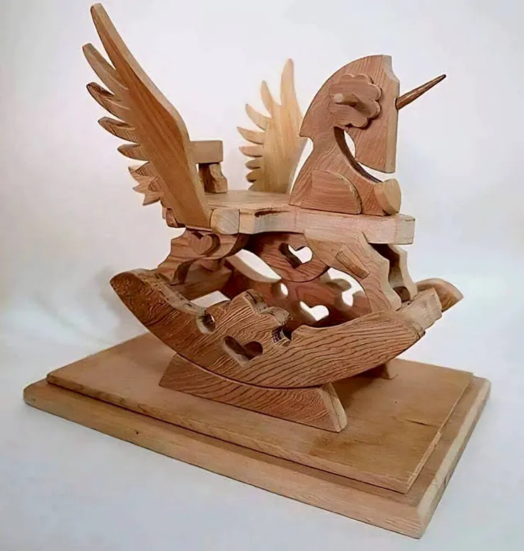 參展藝術家許博文的木雕作品「嚮往飛翔的馬」,極具特色。(圖/主辦單位 提供)